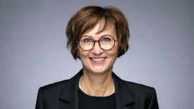 Portraitfoto der Bundesbildungsministerin Bettina Stark-Watzinger
